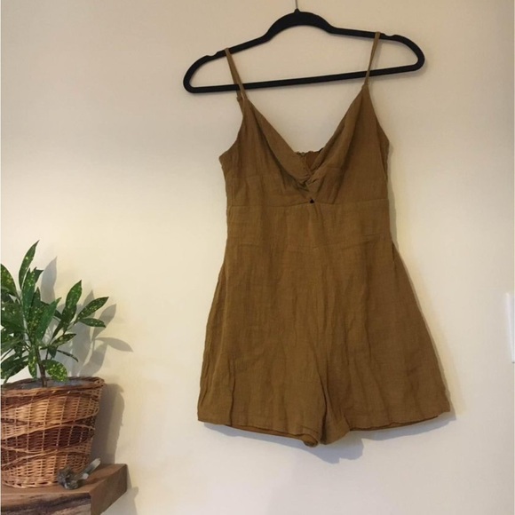 DYNAMITE jumpsuit. Size XS. Zip back - Picture 1 of 2